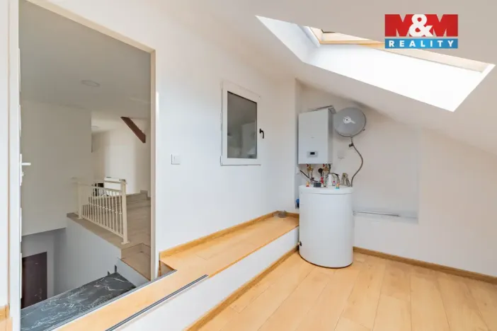 Pronájem atypického bytu, Sokolov, Staré náměstí, 200 m2