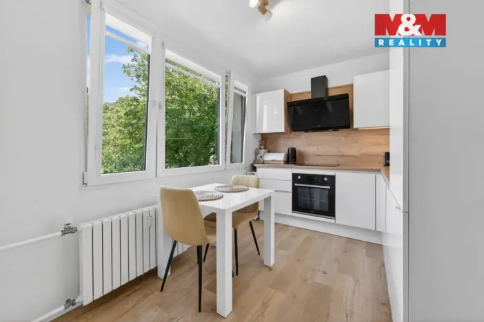 Prodej bytu 3+1, Třeboň - Třeboň II, Nádražní, 63 m2