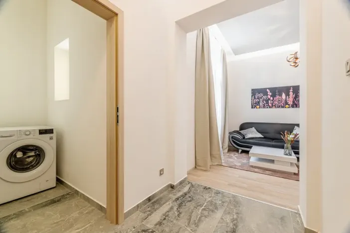 Pronájem bytu 2+kk, Praha - Holešovice, Šimáčkova, 48 m2