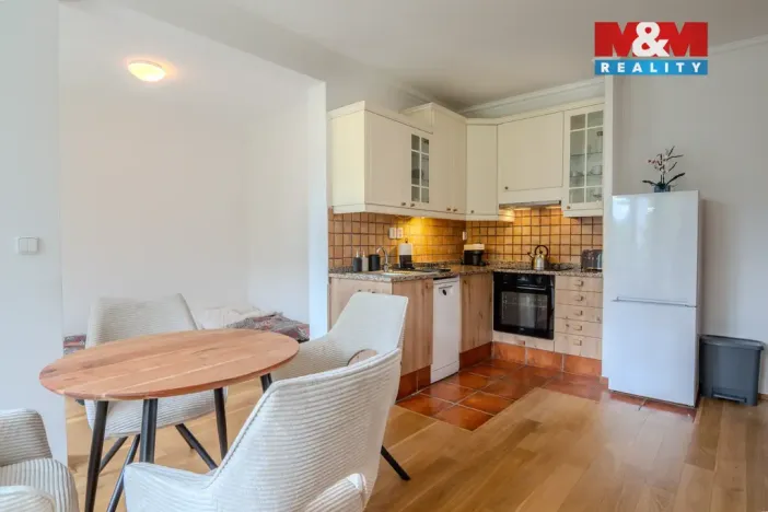 Pronájem bytu 2+kk, Praha, Názovská, 50 m2
