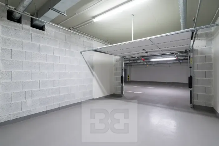 Pronájem garáže, Praha - Vysočany, Poděbradská, 20 m2