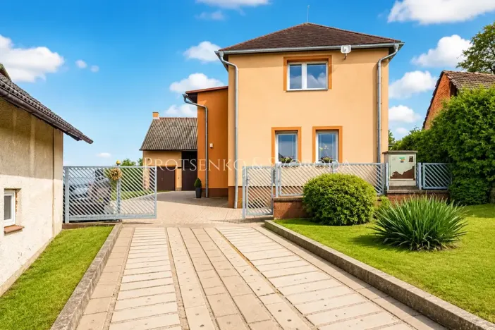 Prodej rodinného domu, Třebnouševes, 400 m2