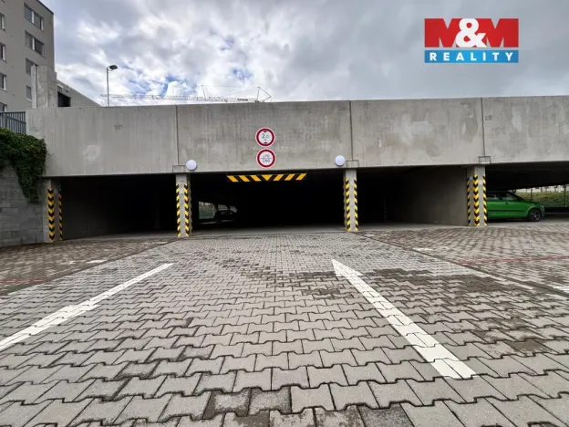 Pronájem garážového stání, Klatovy, 13 m2