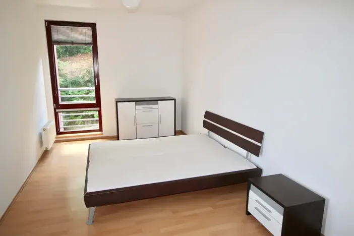 Pronájem bytu 1+kk, Praha - Košíře, Pod Klamovkou, 44 m2