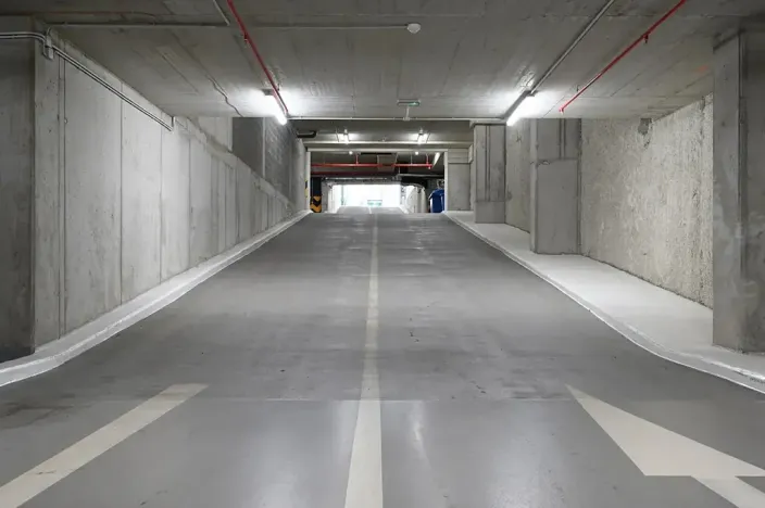 Pronájem garážového stání, Praha - Karlín, Křižíkova, 15 m2
