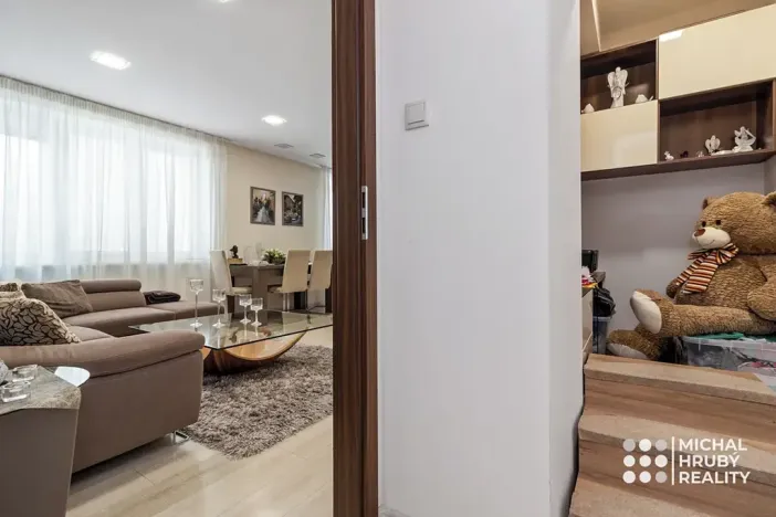 Prodej bytu 2+kk, Ostrava, Vrázova, 79 m2