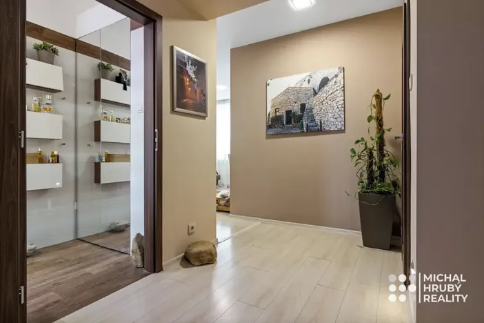 Prodej bytu 2+kk, Ostrava, Vrázova, 79 m2