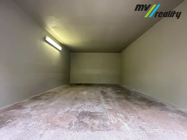 Pronájem garáže, Milovice, V Konírnách, 22 m2
