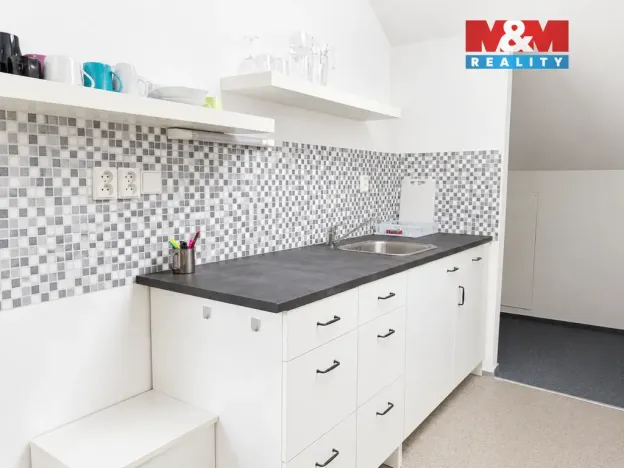 Pronájem bytu 2+kk, Pardubice - Rosice, generála Svobody, 50 m2
