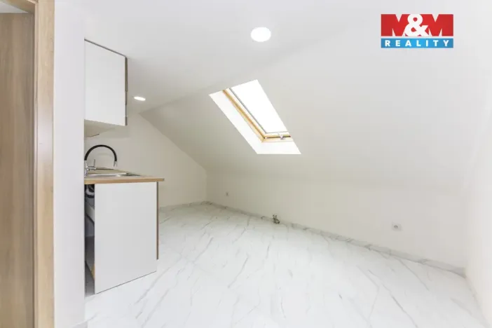 Pronájem rodinného domu, Velim, třída Krále Jiřího, 280 m2