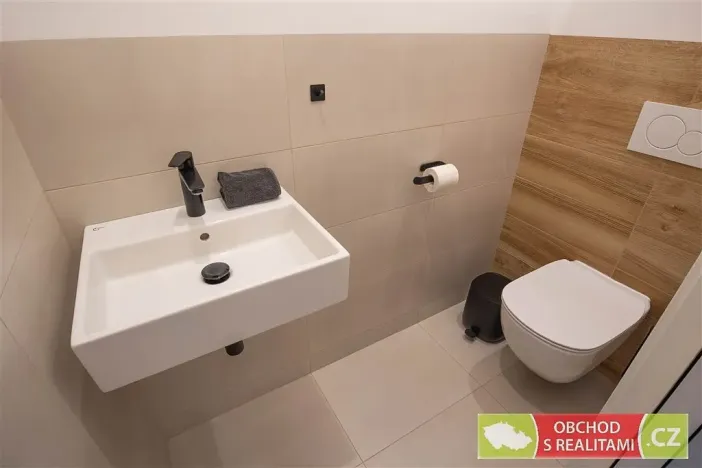 Pronájem rodinného domu, Dubany, 165 m2