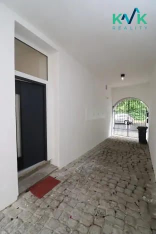 Pronájem bytu 3+1, Karlovy Vary, Šmeralova, 85 m2