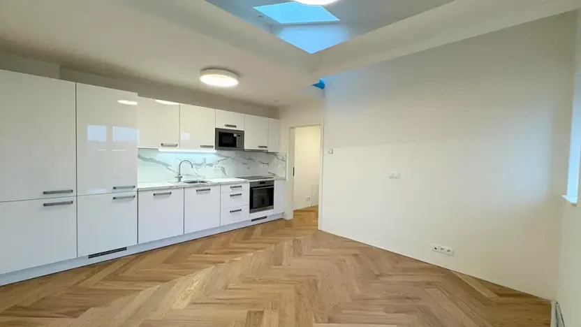 Pronájem bytu 1+kk, Brno, Březinova, 42 m2