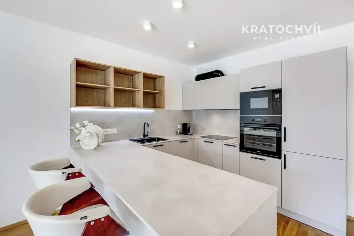 Prodej bytu 2+kk, Praha - Smíchov, Grafická, 70 m2