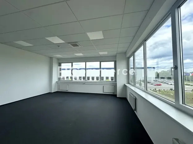 Pronájem kanceláře, Brno, Letiště Brno-Tuřany, 600 m2