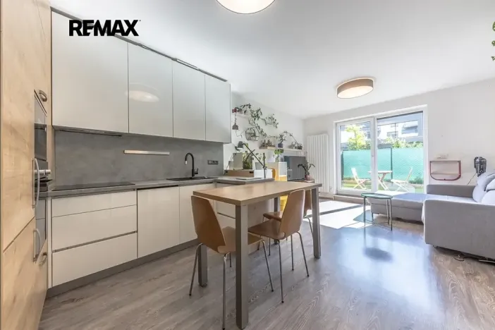 Prodej bytu 1+kk, Praha - Hloubětín, Za černým mostem, 31 m2