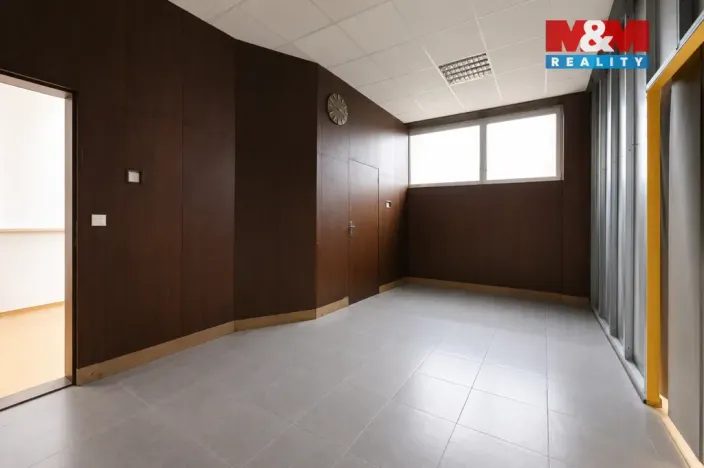 Pronájem obchodního prostoru, Plzeň - Jižní Předměstí, Husova, 93 m2