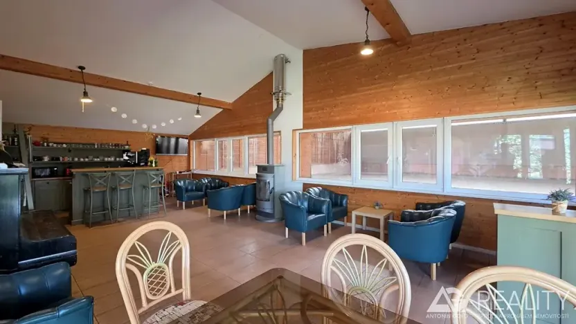 Prodej zemědělského objektu, Úžice, 5128 m2