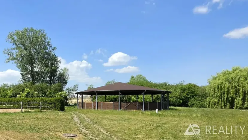 Prodej zemědělského objektu, Úžice, 5128 m2