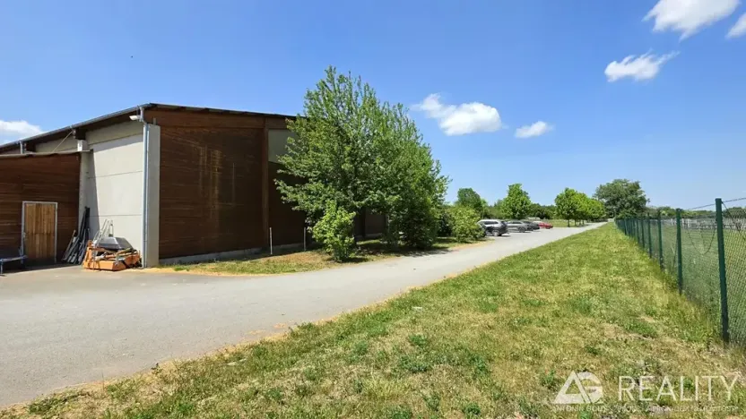 Prodej zemědělského objektu, Úžice, 5128 m2