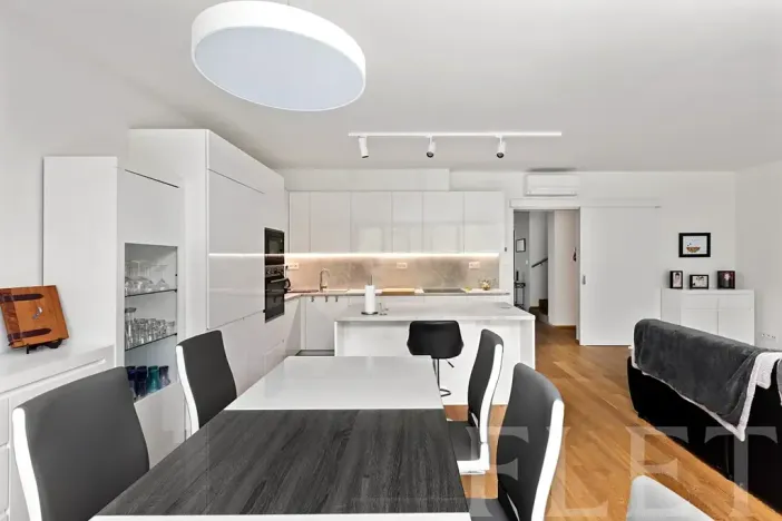 Pronájem rodinného domu, Praha - Jinonice, Nyklíčkova, 217 m2