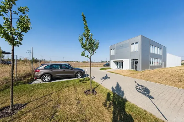 Prodej obchodního prostoru, Jinočany, Severní, 1000 m2