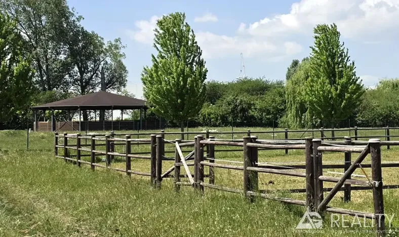 Prodej komerčního pozemku, Úžice, 68855 m2