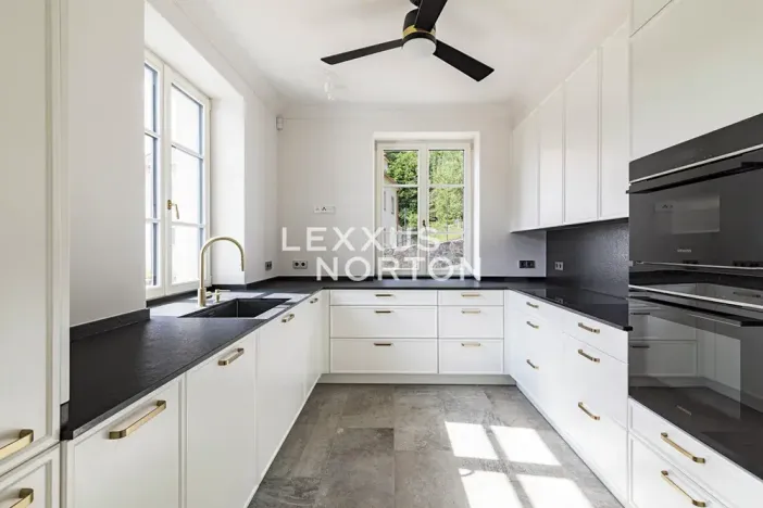 Prodej vily, Praha - Dejvice, V Šáreckém údolí, 253 m2
