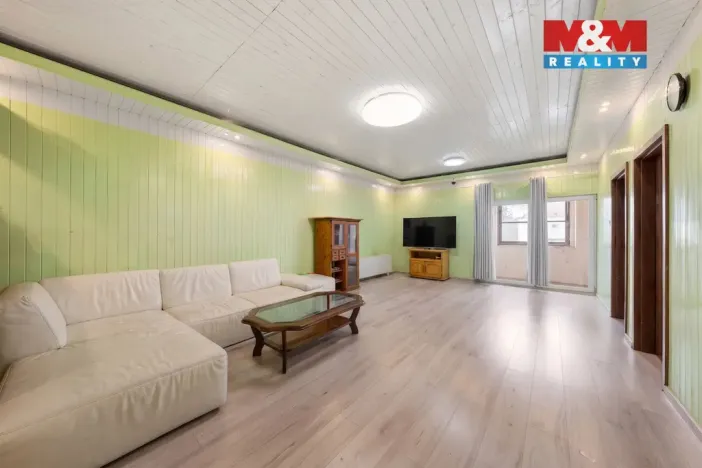 Prodej obchodního prostoru, Benešov nad Ploučnicí, náměstí Míru, 900 m2