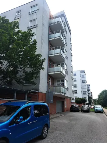Pronájem garážového stání, Hradec Králové, Rybova, 10 m2