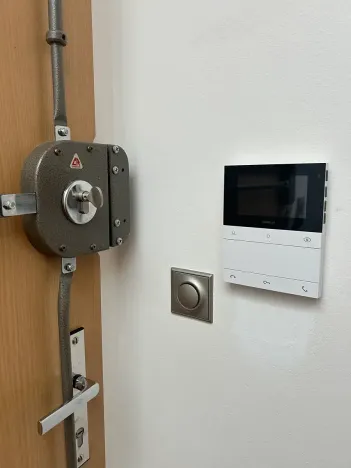Pronájem bytu 2+kk, Praha - Žižkov, Žerotínova, 60 m2
