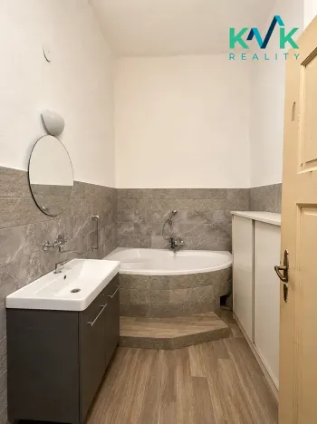 Prodej bytu 3+1, Cheb, Valdštejnova, 85 m2
