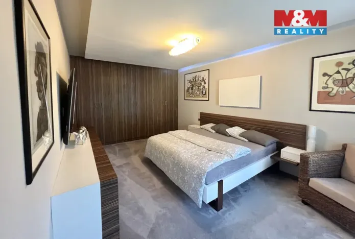 Prodej rodinného domu, Knovíz, 214 m2
