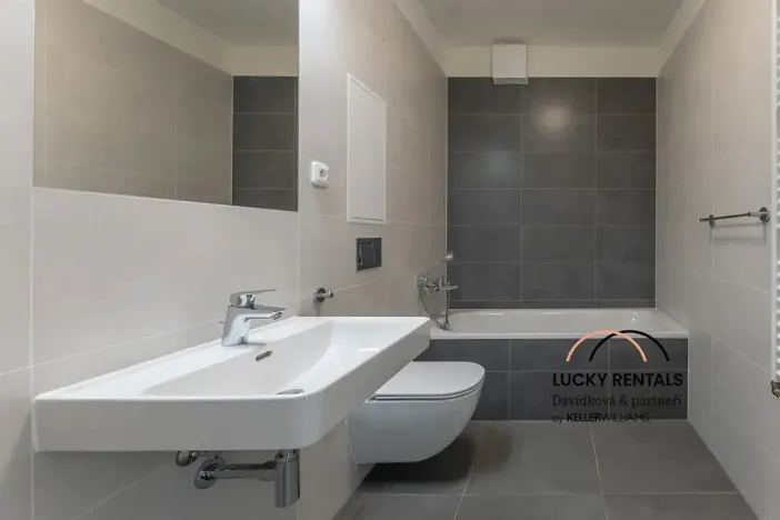 Pronájem bytu 2+kk, Praha - Vysočany, Pod Harfou, 38 m2
