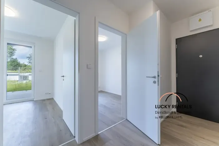 Pronájem bytu 2+kk, Praha - Vysočany, Pod Harfou, 38 m2