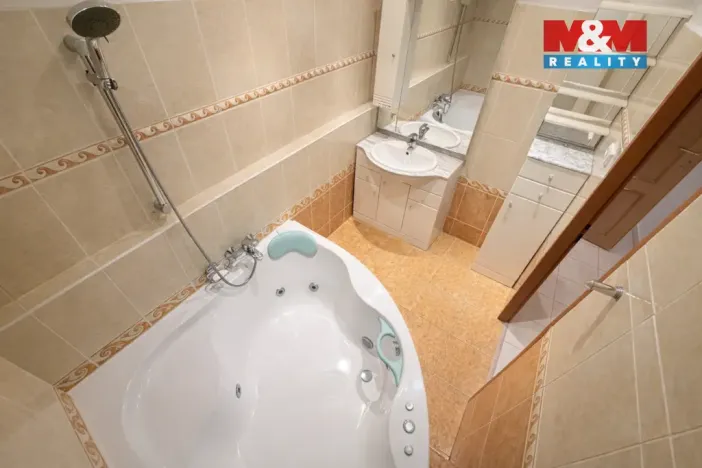 Prodej bytu 3+1, Praha, Parmská, 72 m2