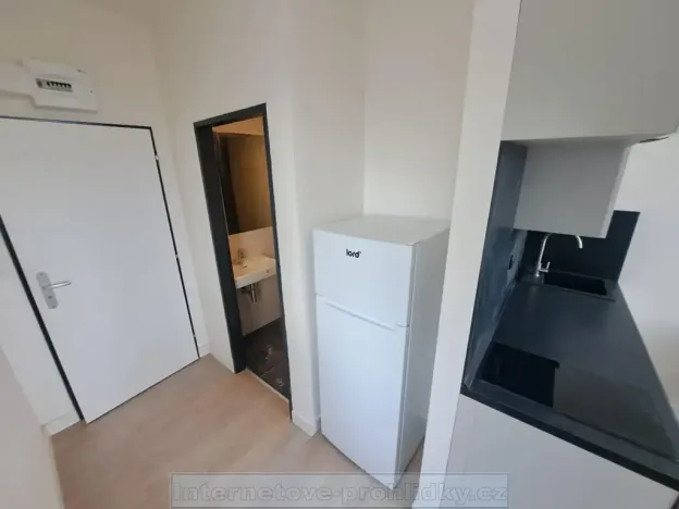Pronájem pokoje, Praha - Vysočany, 35 m2