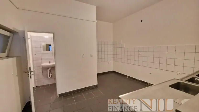 Pronájem obchodního prostoru, Dobřany, Školní, 79 m2