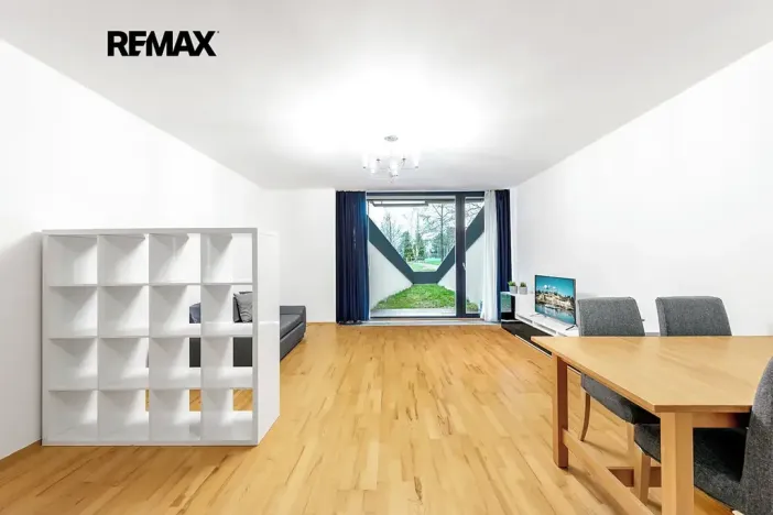 Pronájem bytu 1+kk, Praha - Žižkov, Ke kapslovně, 53 m2