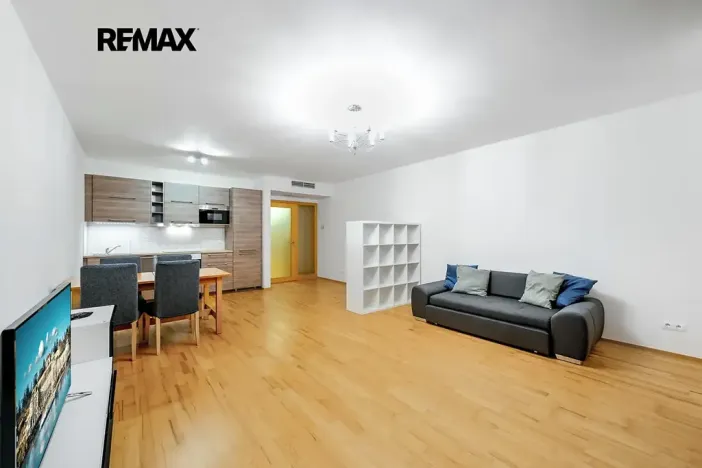Pronájem bytu 1+kk, Praha - Žižkov, Ke kapslovně, 53 m2