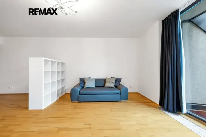 Pronájem bytu 1+kk, Praha - Žižkov, Ke kapslovně, 53 m2