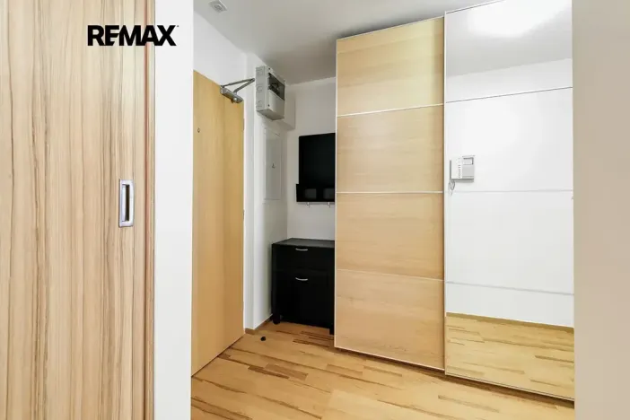 Pronájem bytu 1+kk, Praha - Žižkov, Ke kapslovně, 53 m2