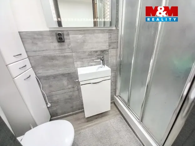 Pronájem bytu 1+1, Karlovy Vary - Dvory, 1. máje, 28 m2