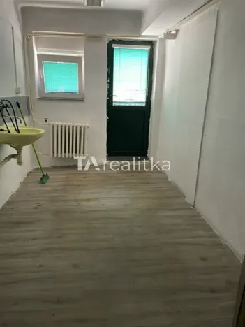 Pronájem obchodního prostoru, Karviná, Božkova, 8 m2