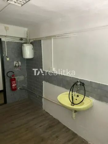 Pronájem obchodního prostoru, Karviná, Božkova, 8 m2