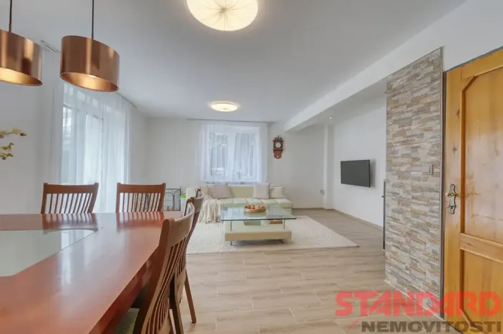 Prodej komerční nemovitosti, Chrášťany, Plzeňská, 207 m2