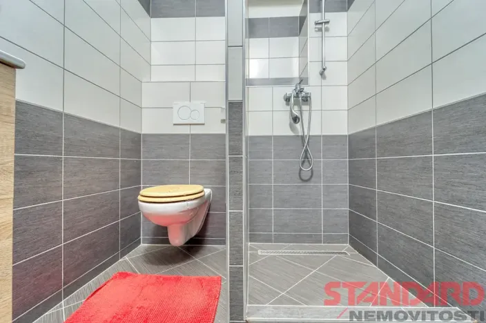 Prodej komerční nemovitosti, Chrášťany, Plzeňská, 207 m2
