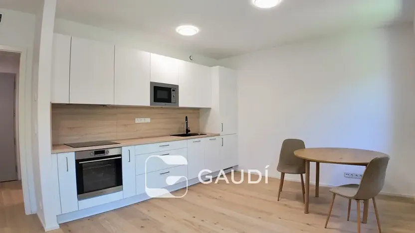 Pronájem bytu 1+kk, Praha - Hrdlořezy, Mezitraťová, 37 m2