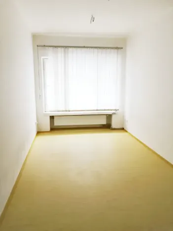 Pronájem kanceláře, Hradec Králové, Gočárova třída, 19 m2