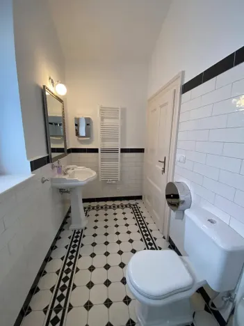 Pronájem kanceláře, Praha - Libeň, Zvonařovská, 56 m2